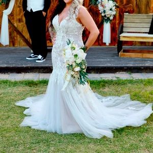Maggie Sottero Wedding dress! Size 10